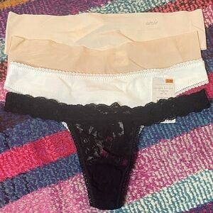 NWT THONG BUNDLE 4 PACK sz S; HANKY PANKY, ON GOSSAMER, AERIE, SO